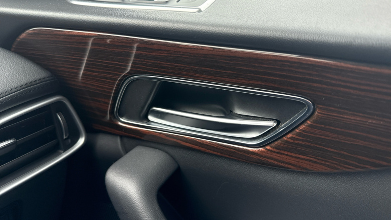 Jaguar F-Pace 2.0d Portfolio 5dr Auto AWD Diesel Estate